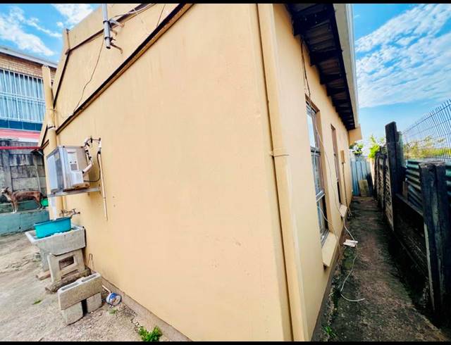 2 BEDROOM HOUSE FOR SALE IN NEWLANDS WEST